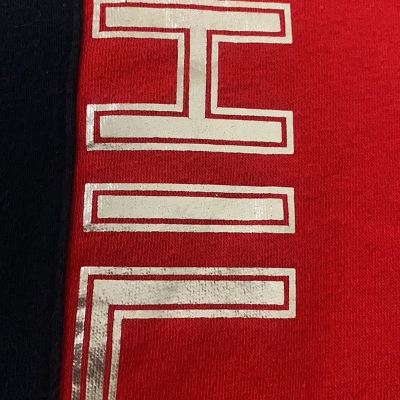FREE SHIPPING Tommy Hilfiger crewneck - Picture 4 of 5